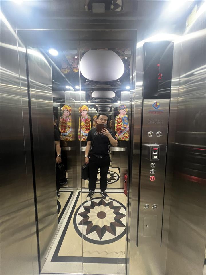 Biệt thự vinhome riverside  3 thoáng ,176m2,mt38m ,giá 58,8 tỷ,kinh doanh,thang máy .