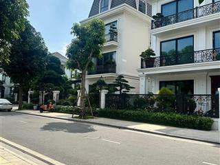 Gia đình cần tiền bán gấp biệt thự lô góc dự án vinhomes green bay, hướng đông nam view đẹp nhất