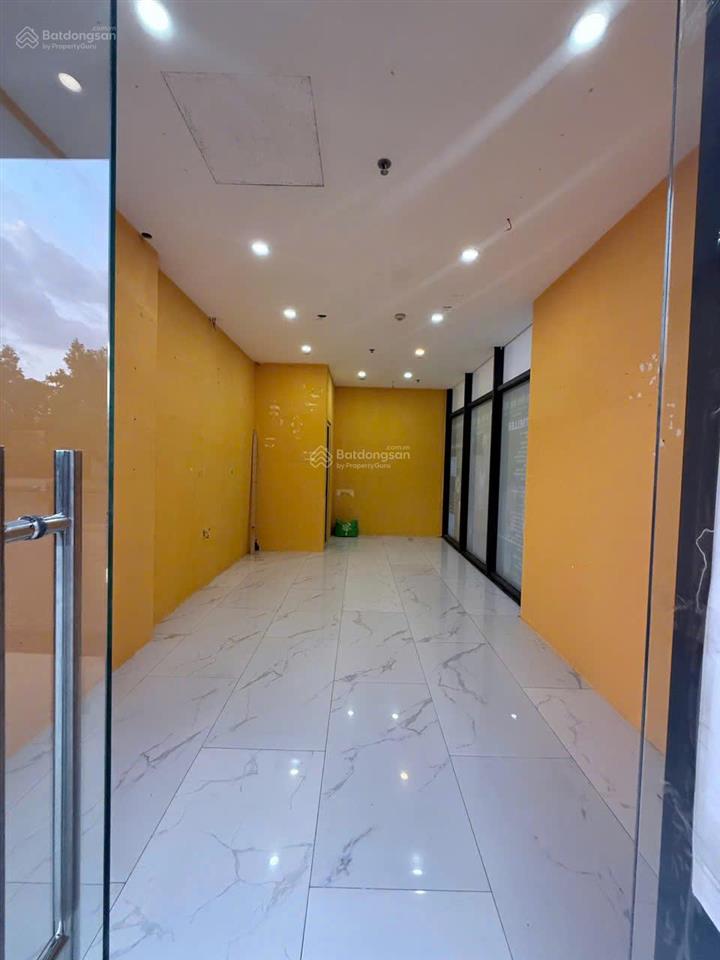 Shophouse khối đế ngay mặt sảnh, sổ sẵn không vay, giá bán bằng căn hộ, chỉ 4tỷ8 btp, tặng hđt