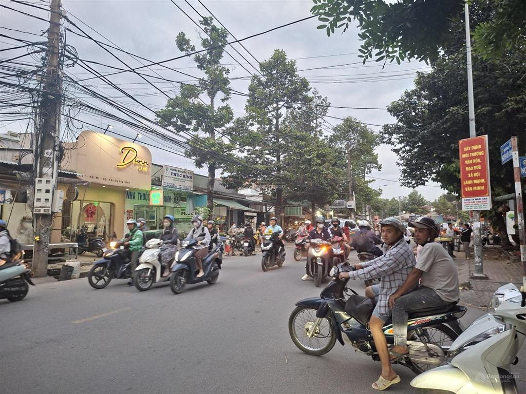 Cần bán nhà mặt tiền chợ , đường nguyễn hữu cảnh + hai bà trưng dĩ an