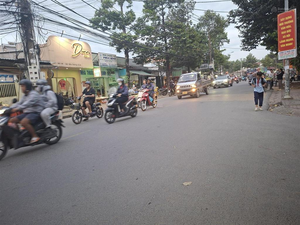 Cần bán nhà mặt tiền chợ , đường nguyễn hữu cảnh + hai bà trưng dĩ an