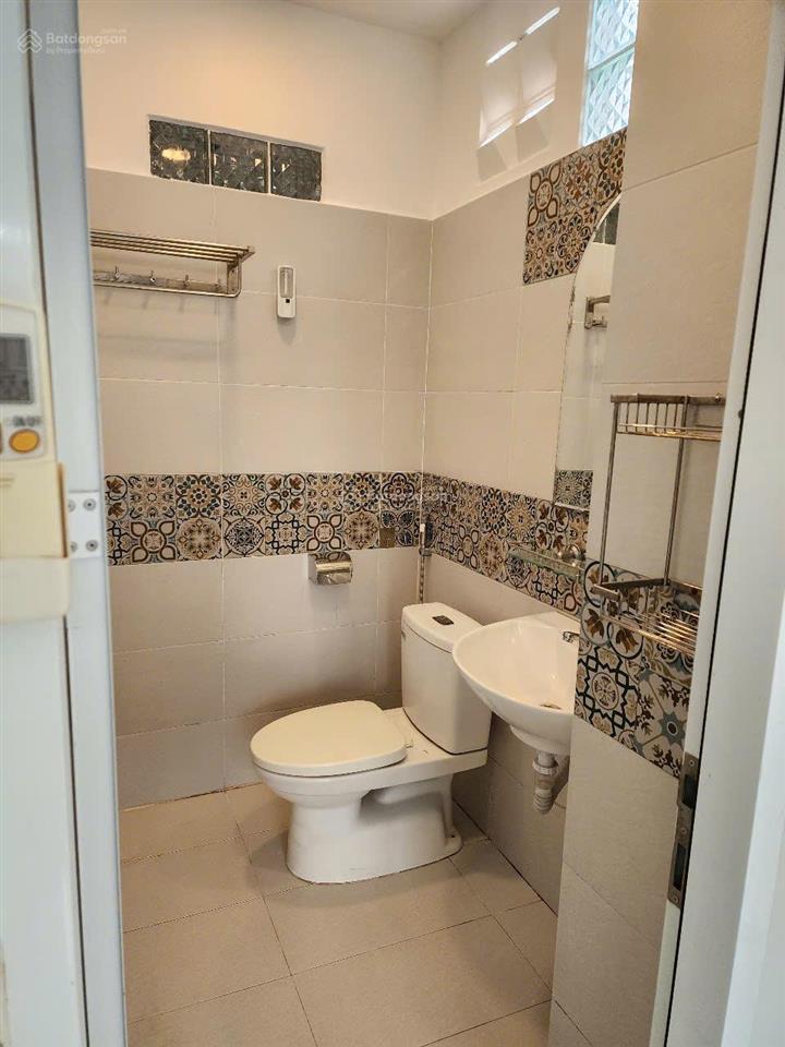 Còn duy nhất 1 phòng đẹp, mới, dạng phòng ở căn hộ cao cấp, giáp q1, ở q. bình thạnh.  0988 202 ***