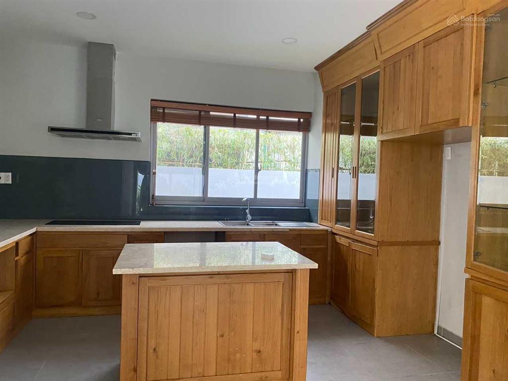 Chính chủ gửi thuê căn biệt thự sân vườn dt 501m2  5pn và 5wc giá 37.5 tr/th  0933 591 *** (mơ)