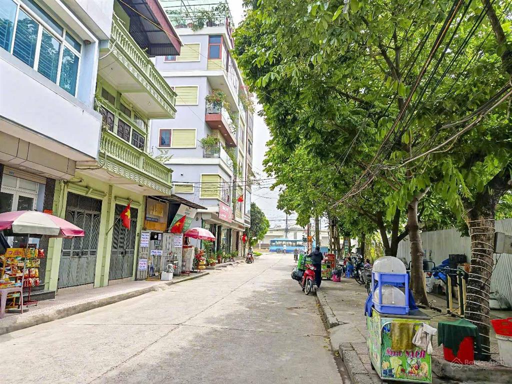 Bán đất liên ninh thanh trì ô tô đỗ cửa, 2 mặt thoáng tặng nhà c4  35m2  2.6 tỷ