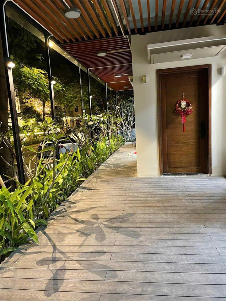 Cần bán biệt thự góc nine south full nội thất cao cấp, chỉ việc xách vali vào ở