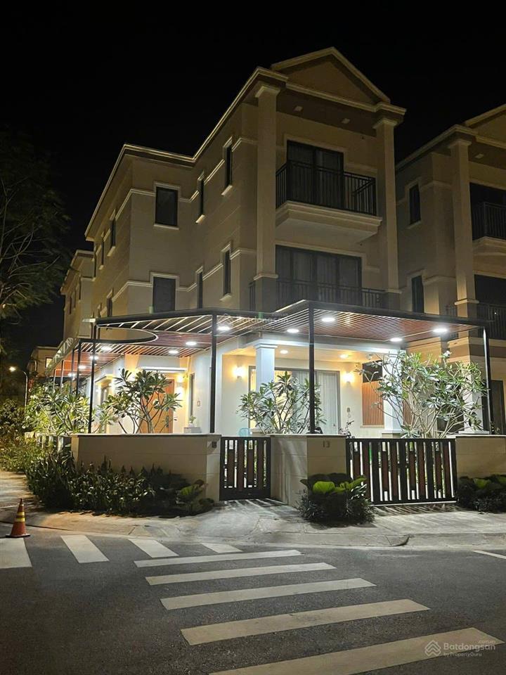 Cần bán biệt thự góc nine south full nội thất cao cấp, chỉ việc xách vali vào ở