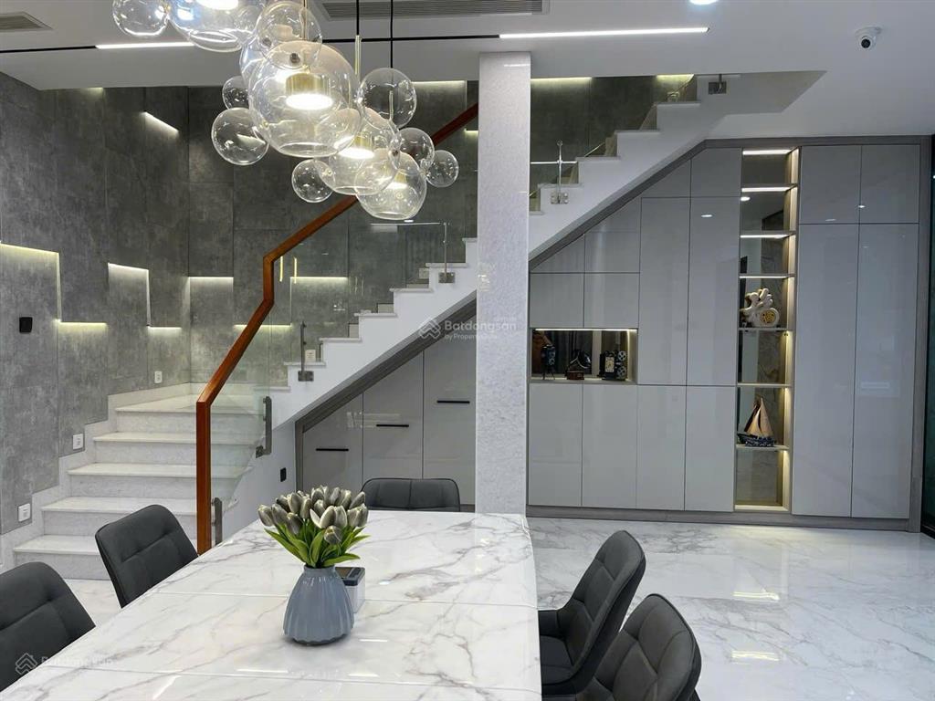 Cần bán biệt thự góc nine south full nội thất cao cấp, chỉ việc xách vali vào ở