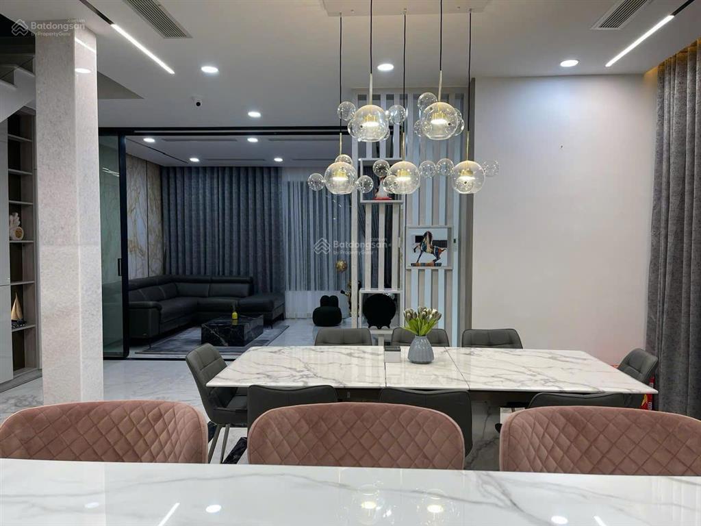 Cần bán biệt thự góc nine south full nội thất cao cấp, chỉ việc xách vali vào ở
