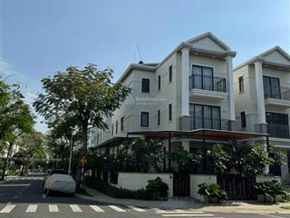 Cần bán biệt thự góc nine south full nội thất cao cấp, chỉ việc xách vali vào ở