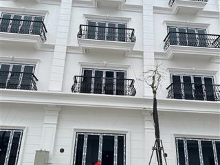 Chính chủ gửi bán liền kề cạnh góc đối diện chung cư kinh doanh tốt xây thô 4,5 tầng, dt 90m2