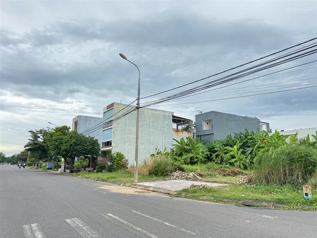 Bán đất đô đốc lân đối diện trường cấp 3, đường 10m5 lề 4m kề lô gốc