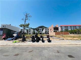 Cần tiền bán lô đất khu đô thị nam vĩnh hải, đường hiện trạng 11m, cách biển 1,5km, nhiều tiện ích