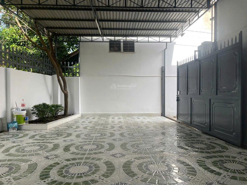 Chuyển công tác cần bán nhà hẻm ô tô đường cầu dứa  phú nông, sổ hồng hoàn công