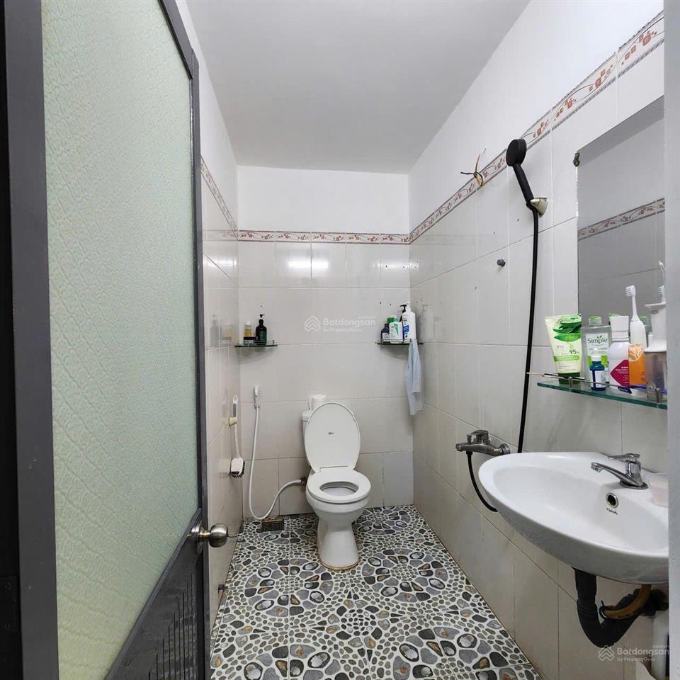 Chuyển công tác cần bán nhà hẻm ô tô đường cầu dứa  phú nông, sổ hồng hoàn công