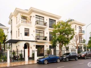 Chính chủ bán cắt lỗ 8 căn biệt thự vinhomes central park dt 275m2, 300m2, 500m, 635m giá từ 149tỷ