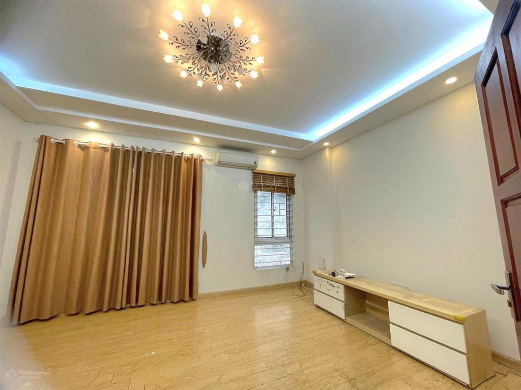 Mặt phố yên xá, 3 ô tô tránh nhau, kinh doanh tốt, nhà đẹp ở luôn, giá tốt 36m2 5t