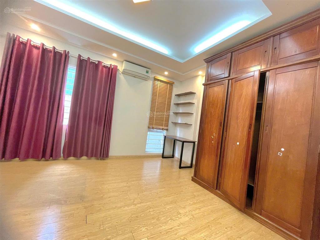 Mặt phố yên xá, 3 ô tô tránh nhau, kinh doanh tốt, nhà đẹp ở luôn, giá tốt 36m2 5t