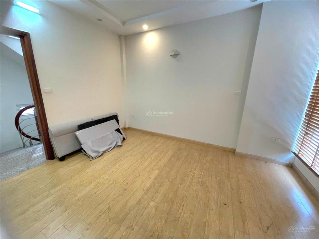 Mặt phố yên xá, 3 ô tô tránh nhau, kinh doanh tốt, nhà đẹp ở luôn, giá tốt 36m2 5t