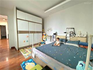 Bán chung cư láng hạ 4pn, 200m2, view hồ, slot ô tô, nội thất đẹp ở ngay, giá tốt