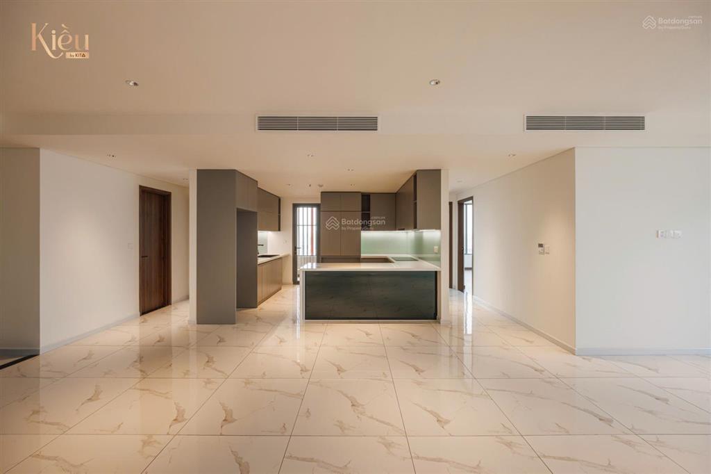 Bán căn hộ cao cấp giá rẻ tại quận 5  cách quận 1 chỉ 100m, nhà sẵn sổ sẵn. căn gốc ban công to