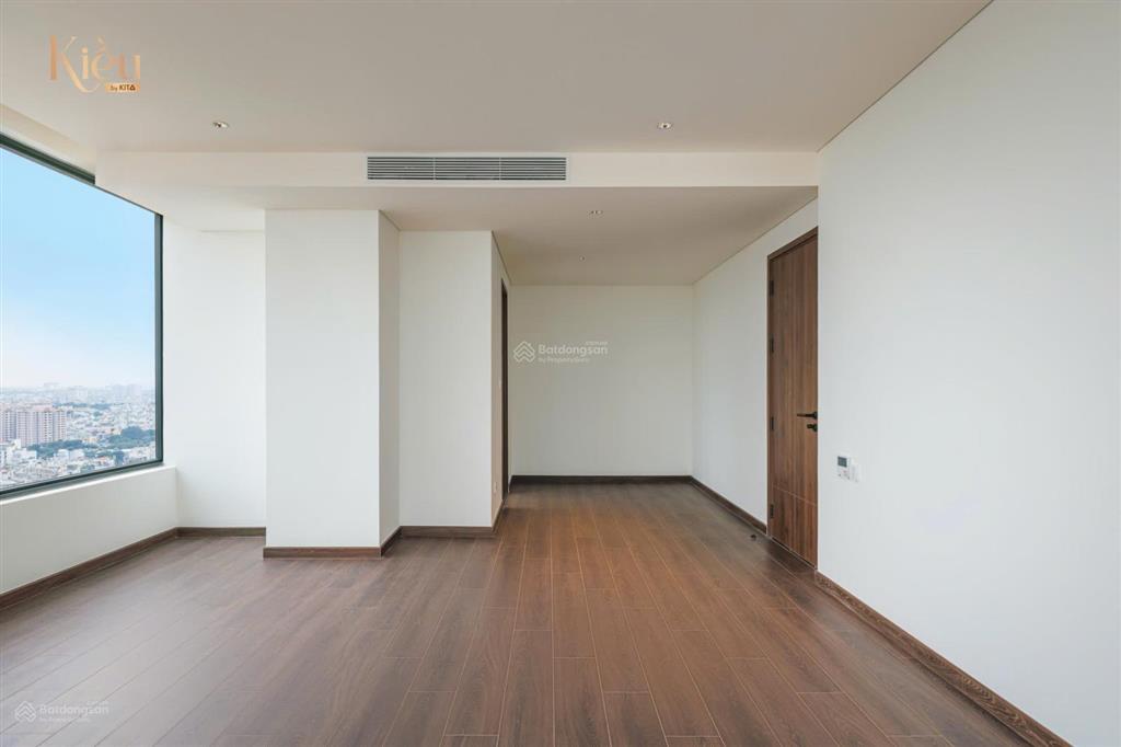 Bán căn hộ cao cấp giá rẻ tại quận 5  cách quận 1 chỉ 100m, nhà sẵn sổ sẵn. căn gốc ban công to