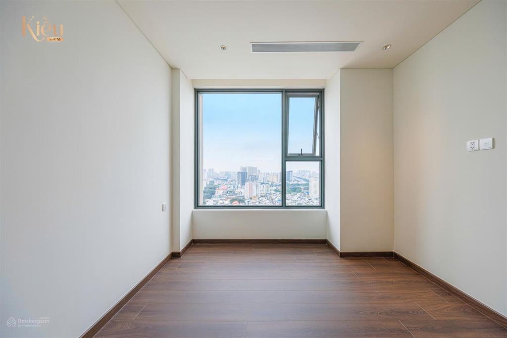 Bán căn hộ cao cấp giá rẻ tại quận 5  cách quận 1 chỉ 100m, nhà sẵn sổ sẵn. căn gốc ban công to
