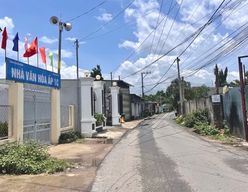 Bán gấp lô đất xã phước thái, diện tích 1000m2, sổ thổ cư 100m2, giá bán 4tỷ500 triệu đồng.