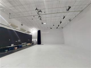 Cho thuê kho làm studio, văn phòng, xưởng quận 7 dt 300m2, 550m2 trần la phông cao 7m