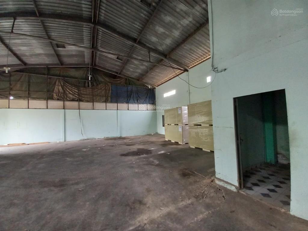 Cho thuê kho quận 7 dt 300m2 gần kcx tân thuận vị trí thuận tiện xe nâng, bốc xếp tận kho