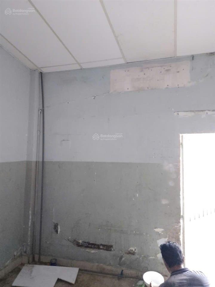 Cho thuê gấp kho nhỏ quận 4 dt 90m có 2 phòng sạch đẹp.