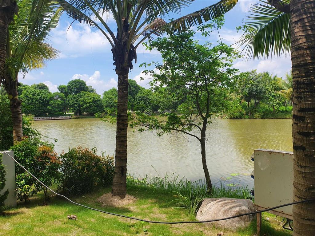 Cần bán biệt thự đảo 300m2 hồ đông nam, cửa vào tây bắc, hồ rộng,  0932 375 ***