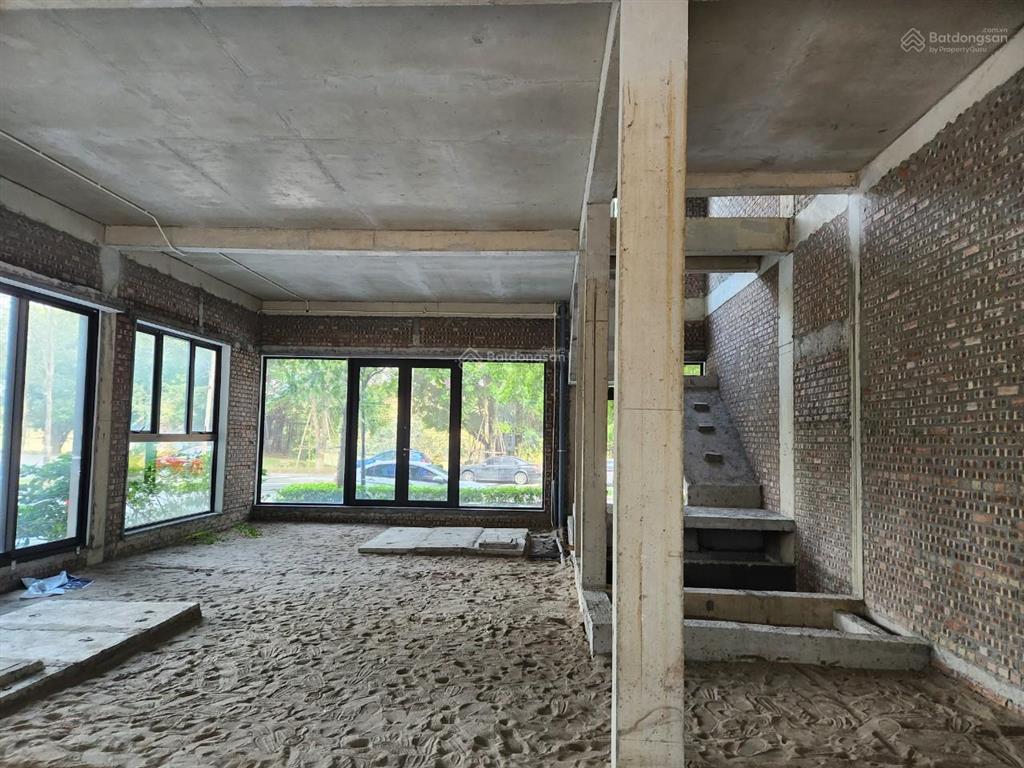 Cần bán biệt thự đảo 300m2 hồ đông nam, cửa vào tây bắc, hồ rộng,  0932 375 ***
