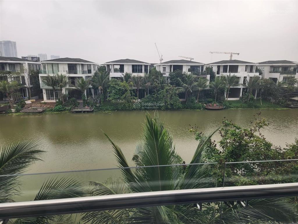 Cần bán biệt thự đảo đơn lập, dt 450 m2, hồ đông nam.  0932 375 ***