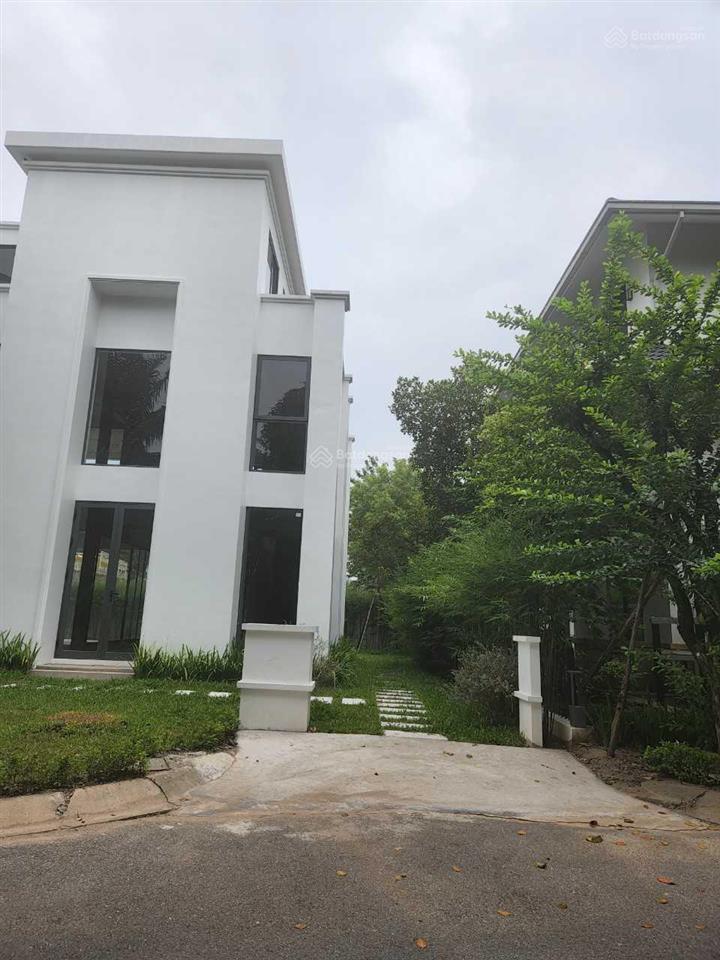 Cần bán biệt thự đảo đơn lập, dt 450 m2, giá bán rẻ,  0932 375 ***
