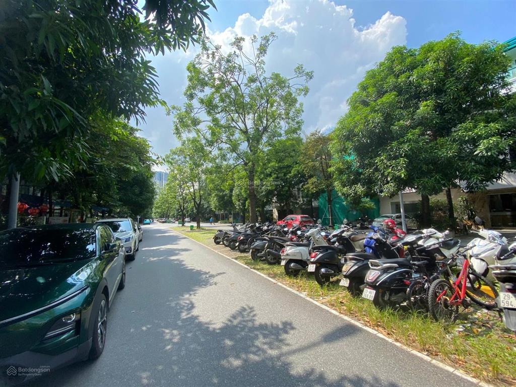 Bán nhà phố thủy nguyên marina 180m2, nhà 2 mặt đường 30m & 14m. giá tốt.  0932 375 ***