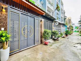 63m2 xây dựng đủ 3 lầu xe hơi đậu trước nhà