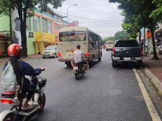 Cần bán lô đất phố ngô xuân quảng  3 bươc ra phố.