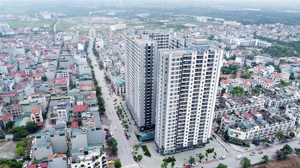 Bán căn góc 67m2, 2 phòng ngủ, full đồ, view hồ. tại toà chung cư blue star trâu quỳ