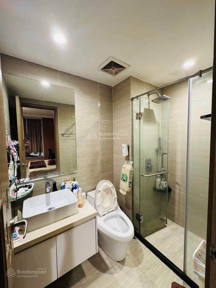 Bán căn góc 67m2, 2 phòng ngủ, full đồ, view hồ. tại toà chung cư blue star trâu quỳ