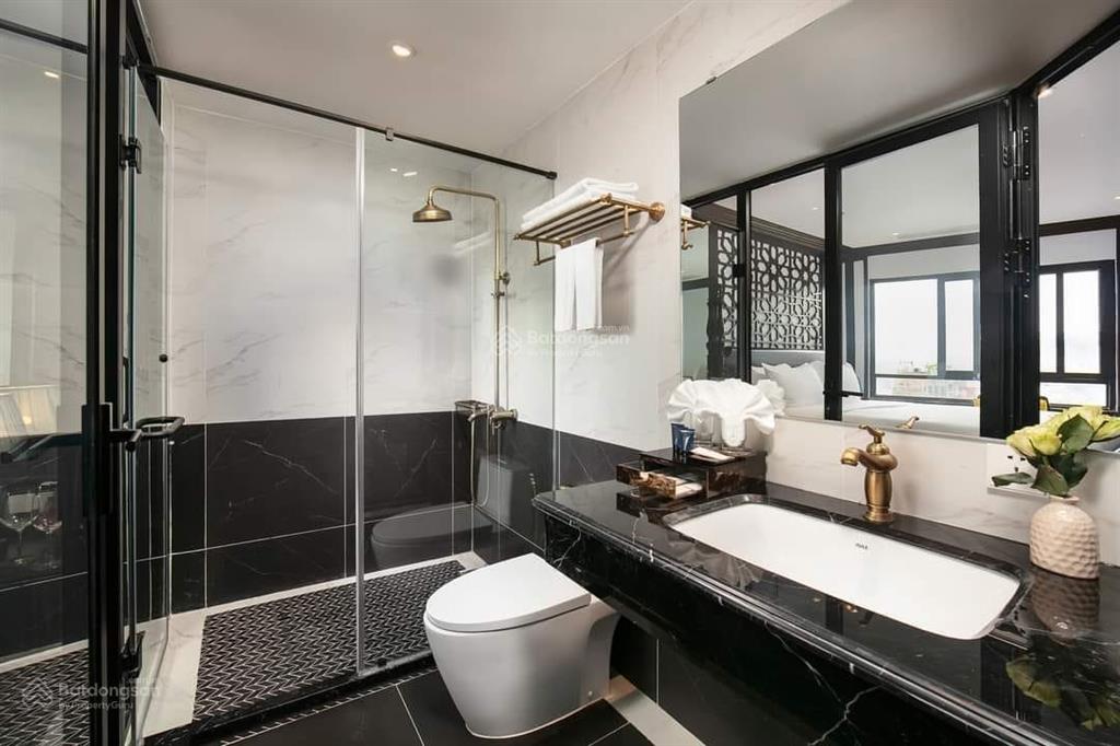 Cần bán khách sạn mã mây, hàng bạc dt 220m2 x 7,5t mt 7,5m (hơn 40 phòng kinh doanh)