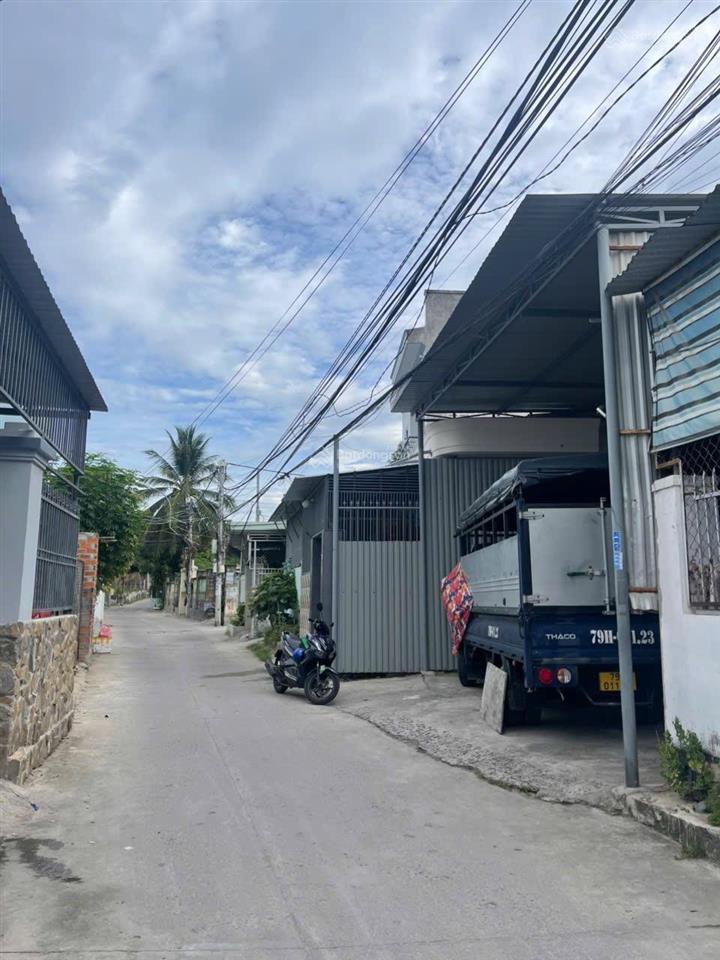Bán đất đường hoà trung, vĩnh hoà, nha trang. dt 115m2. sổ hồng thổ cư. hướng tây. giá 4,1 tỷ