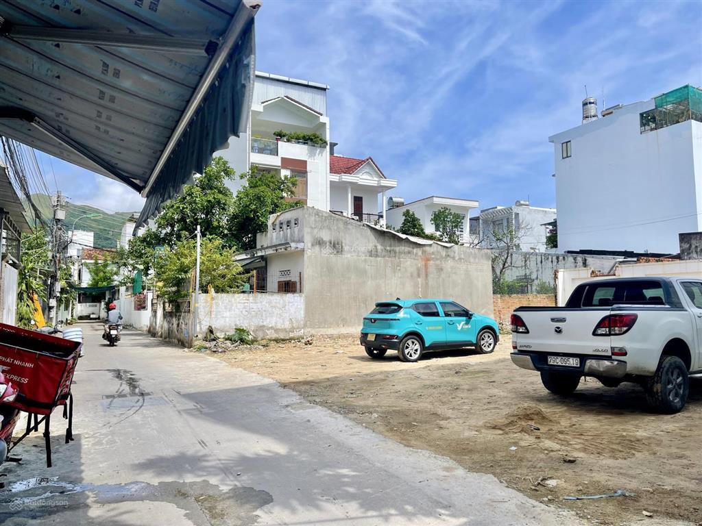 Bán đất hẻm nguyễn biểu, vĩnh hải, nha trang gần biển. dt 102,8m2. hướng tây. sổ hồng. giá 65tr/m2