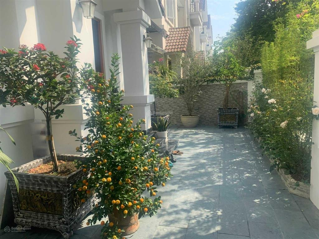 Bán nhanh bt hoa sữa 02  08 hướng đb 200.5m2 xây dựng 412m2 view vườn hoa lớn sông miên man 60.5tỷ