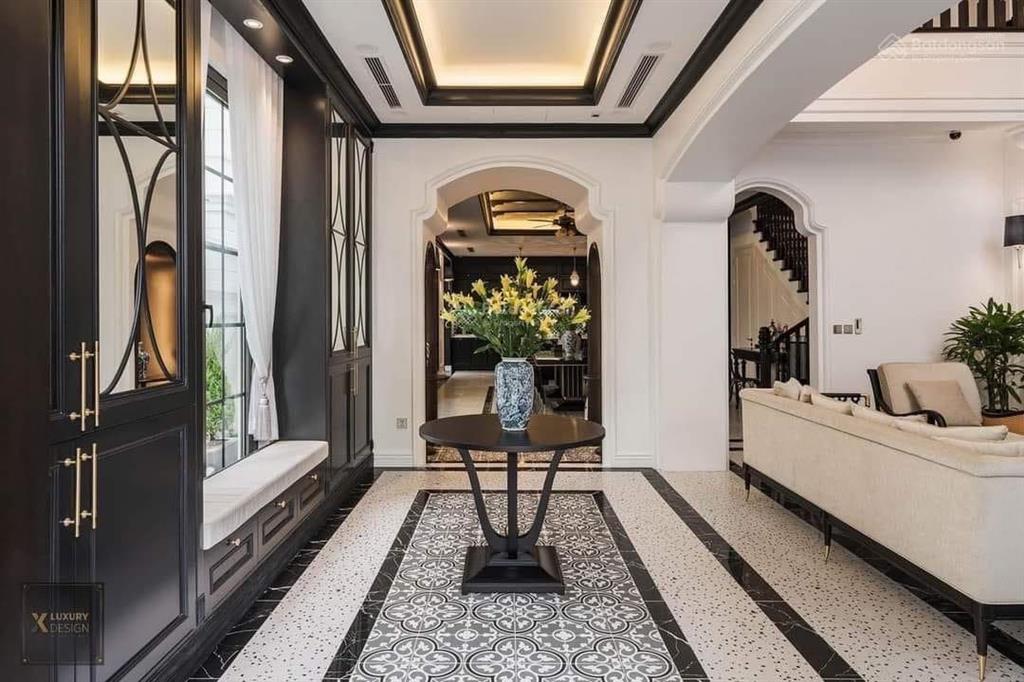 Bán lô góc hoa phượng 03  01, khu vip 328.1m2, hoàn thiện full nội thất sông rộng giá 125 tỷ
