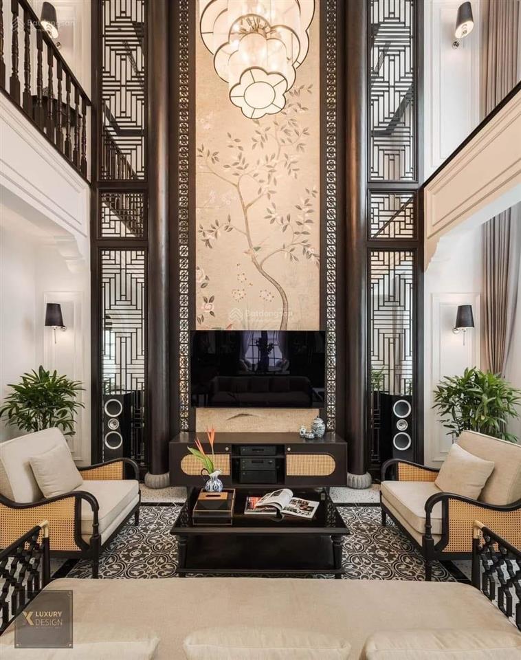Bán lô góc hoa phượng 03  01, khu vip 328.1m2, hoàn thiện full nội thất sông rộng giá 125 tỷ