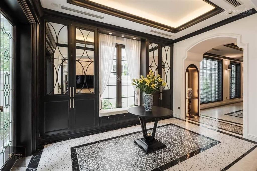 Bán lô góc hoa phượng 03  01, khu vip 328.1m2, hoàn thiện full nội thất sông rộng giá 125 tỷ