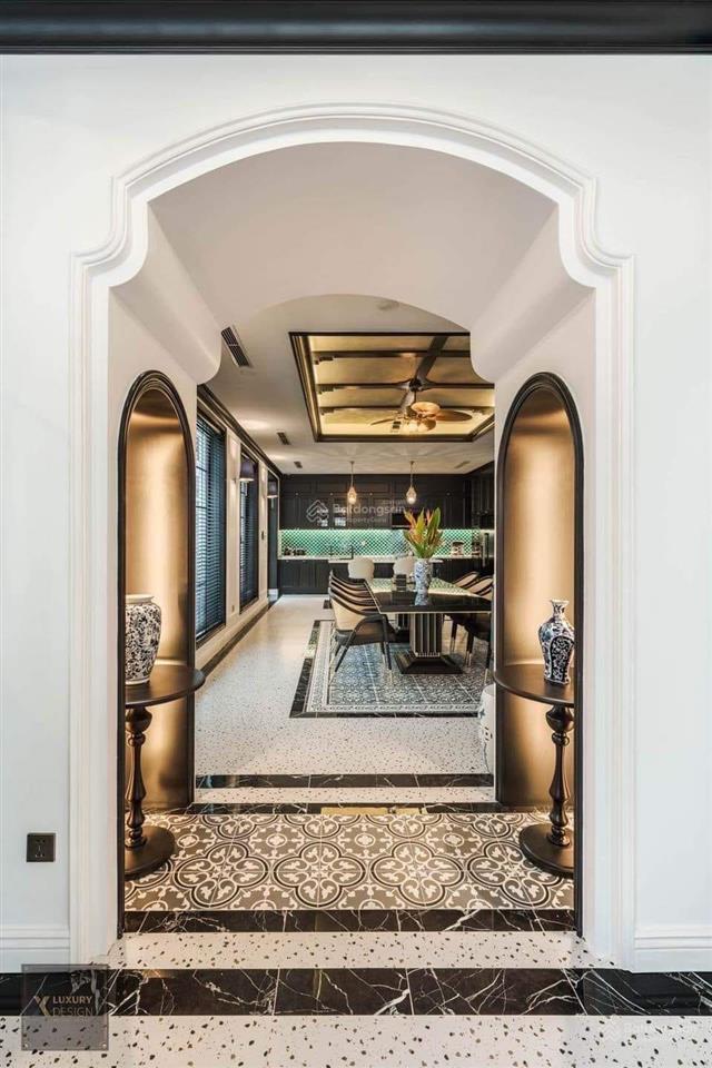 Bán lô góc hoa phượng 03  01, khu vip 328.1m2, hoàn thiện full nội thất sông rộng giá 125 tỷ