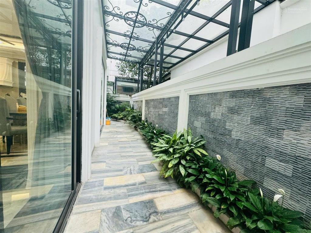 Bán bt đơn lập hoa sữa 06  31, hướng đn, 300m2 đất,xd 525.1m2 view vườn hoa, sông rộng, giá 82.5tỷ