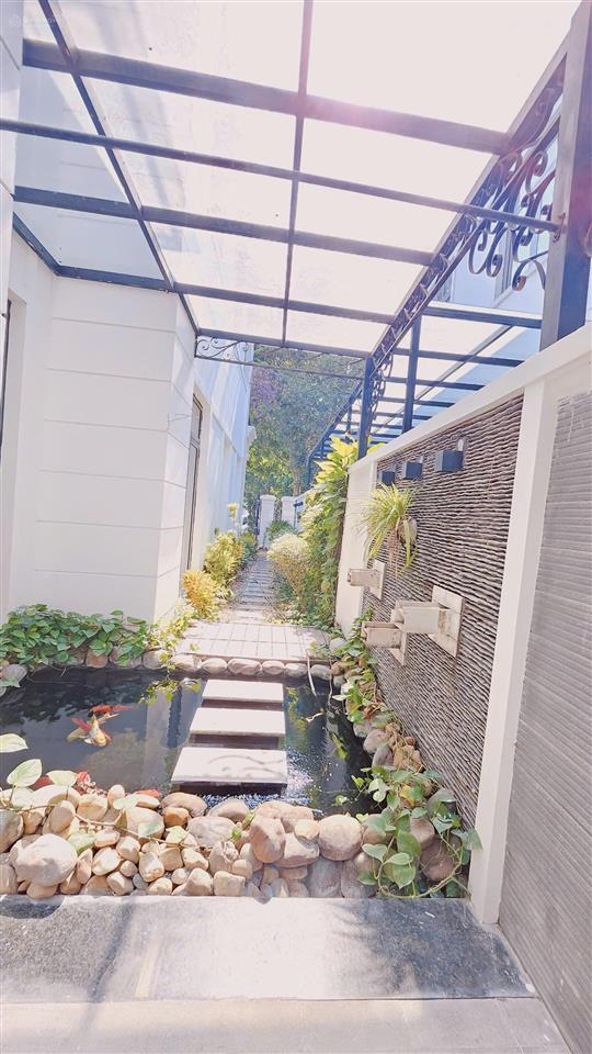 Bán bt đơn lập hoa sữa 06  31, hướng đn, 300m2 đất,xd 525.1m2 view vườn hoa, sông rộng, giá 82.5tỷ