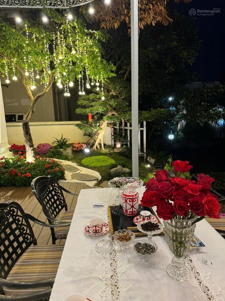 Bán gấp bt bằng lăng 03  08, hướng tn, 346m2 đất, xd 585.9m2 view vườn hoa, sông rộng, giá 105.5tỷ